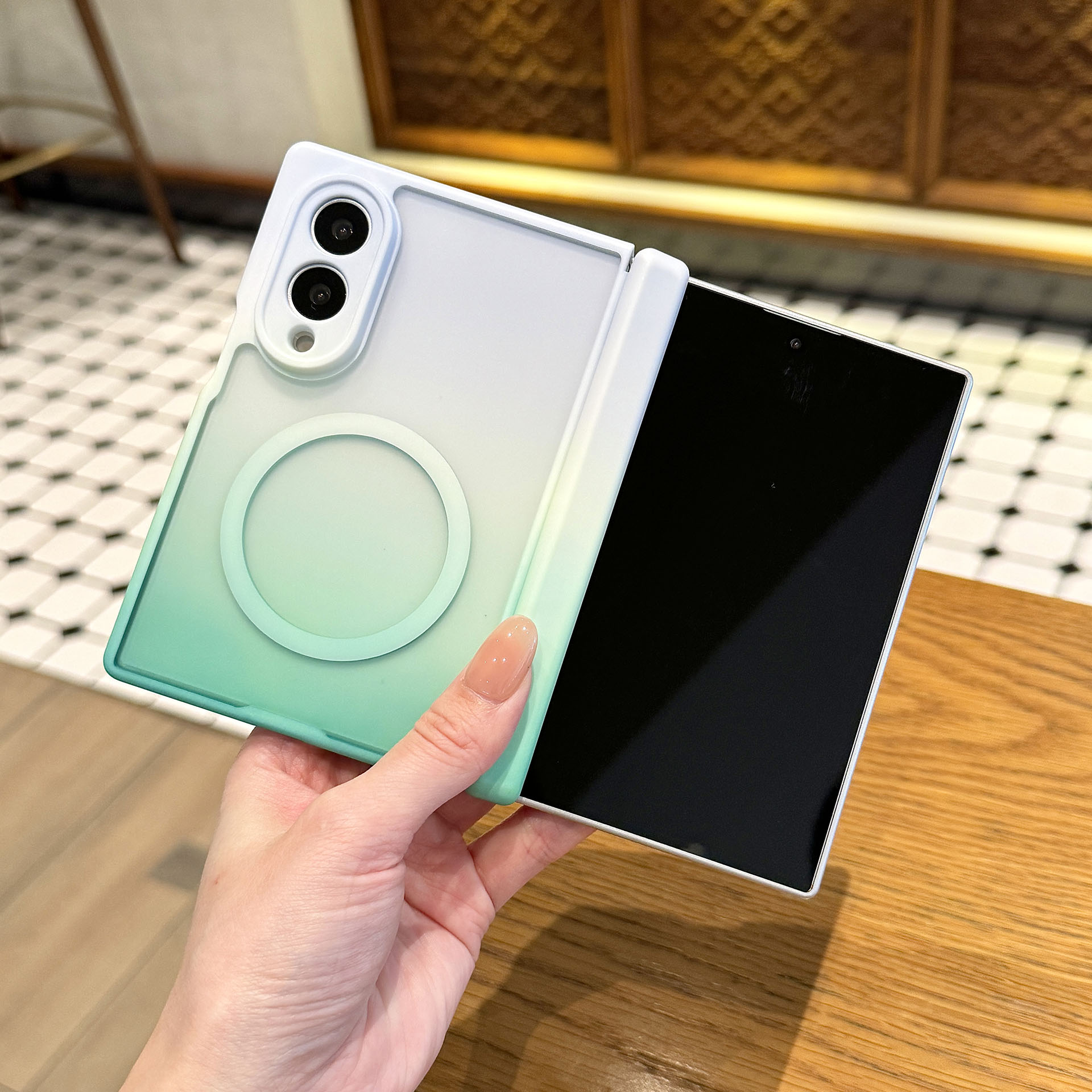 Premium Mode Farbverlauf Trans – Gradient Color Case Bewertung und Preis
