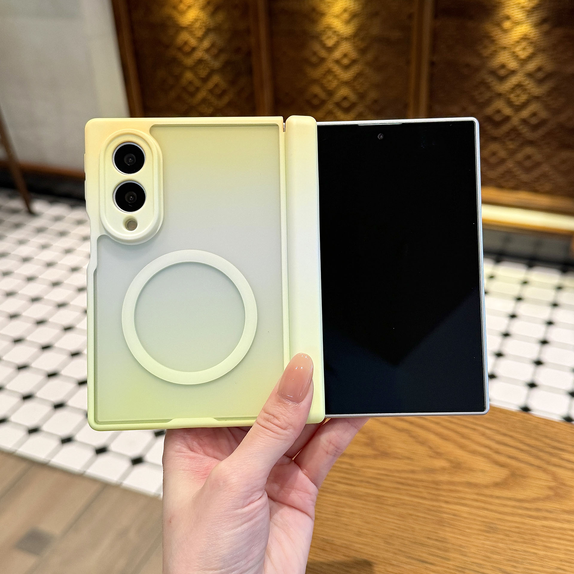 Premium Mode Farbverlauf Trans – Gradient Color Case Bewertung und Preis